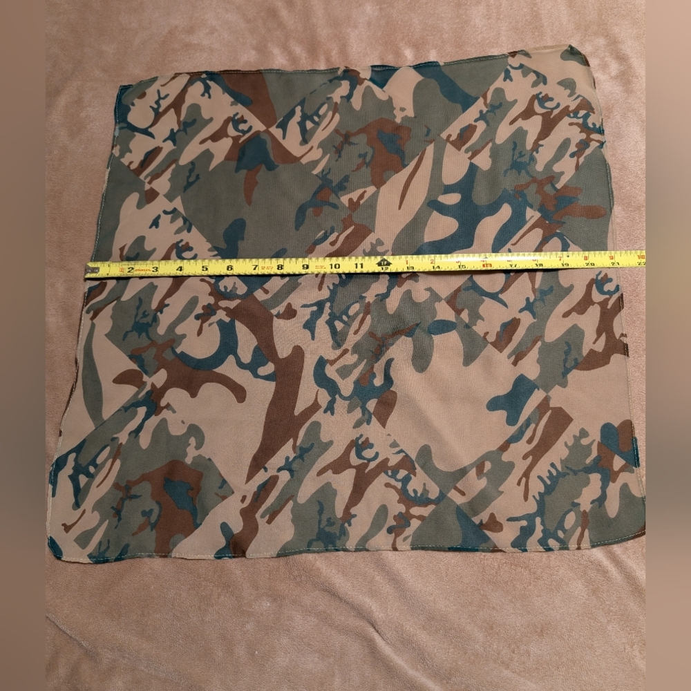 Camouflage Pattern Scarf - Picture 2 of 4